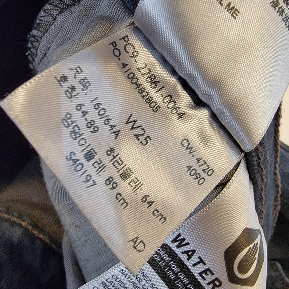 Levi's Wedgie Icon Fit Button Fly Premium Denim Jeans Size 25 Wild Bunch - Picture 12 of 15